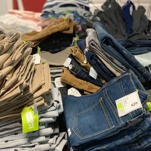 226 Brand New Mixed boy & girl clothing.